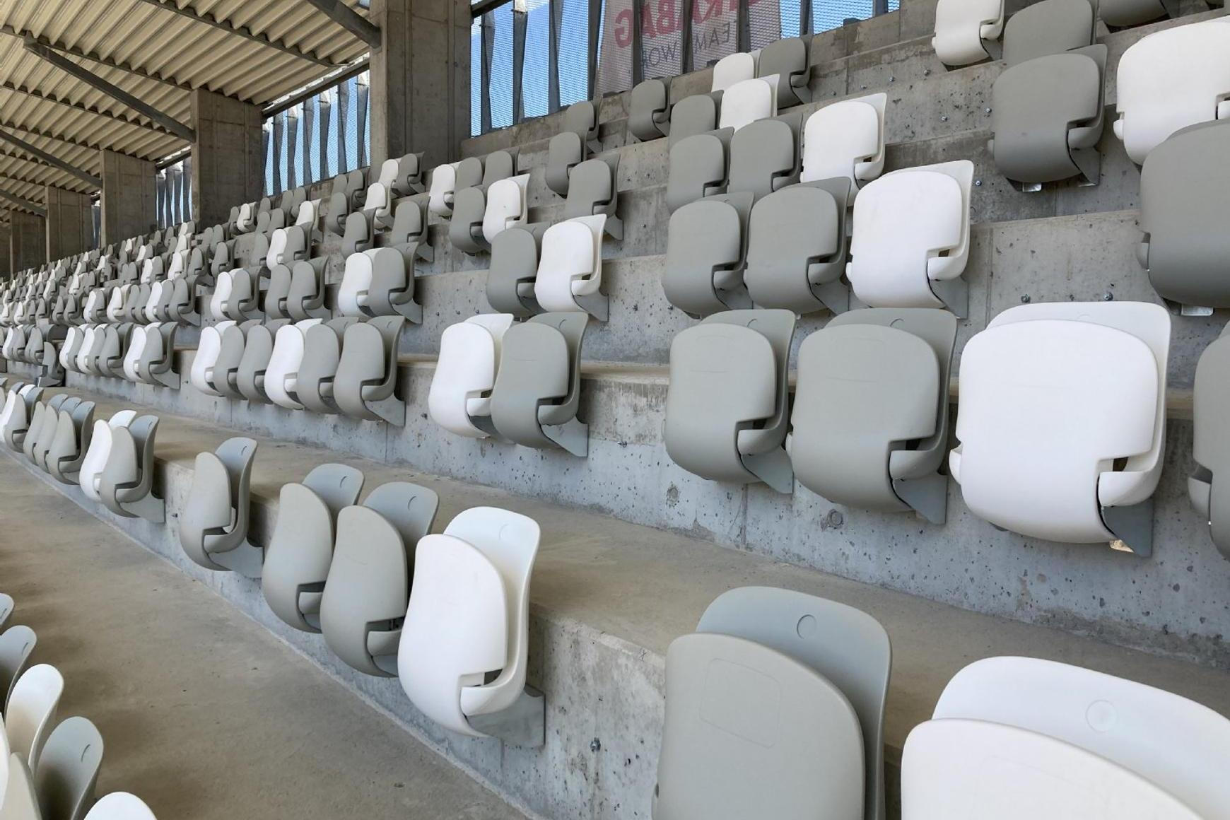 Video Jak roste stadion v Hradci? Sedačky přibývají a bude se zasívat