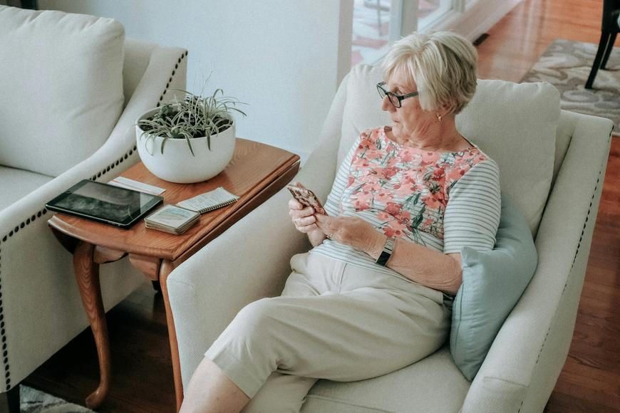 Jak nenaletět online? Nedělat rozhodnutí pod tlakem a další rady, které by měla znát i vaše babička