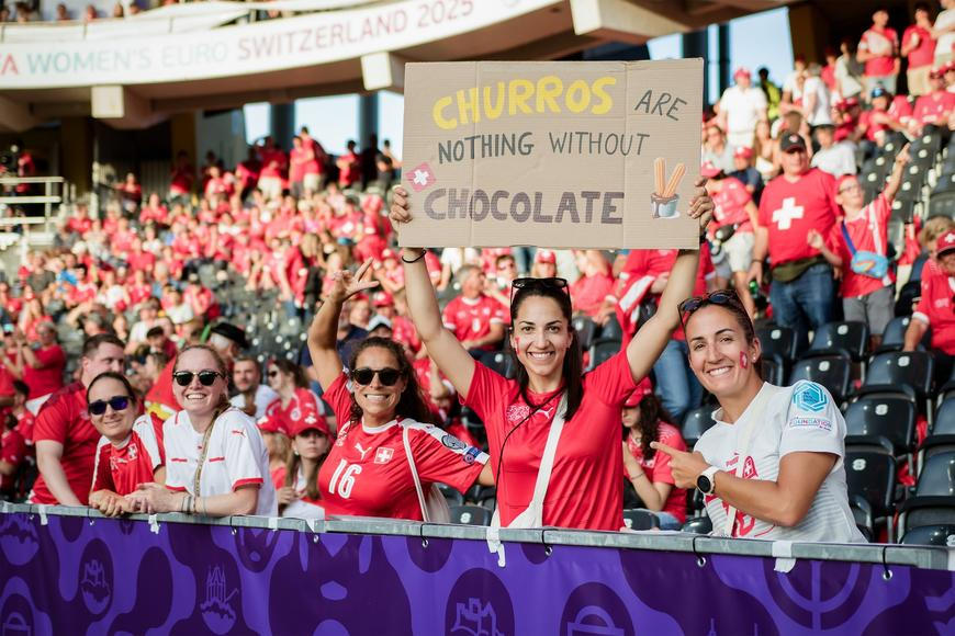 Ženské Euro na vlastní kůži. Jak jsem doplaval na stadion a jak nás italská veteránka zachránila od noclehu na nádraží