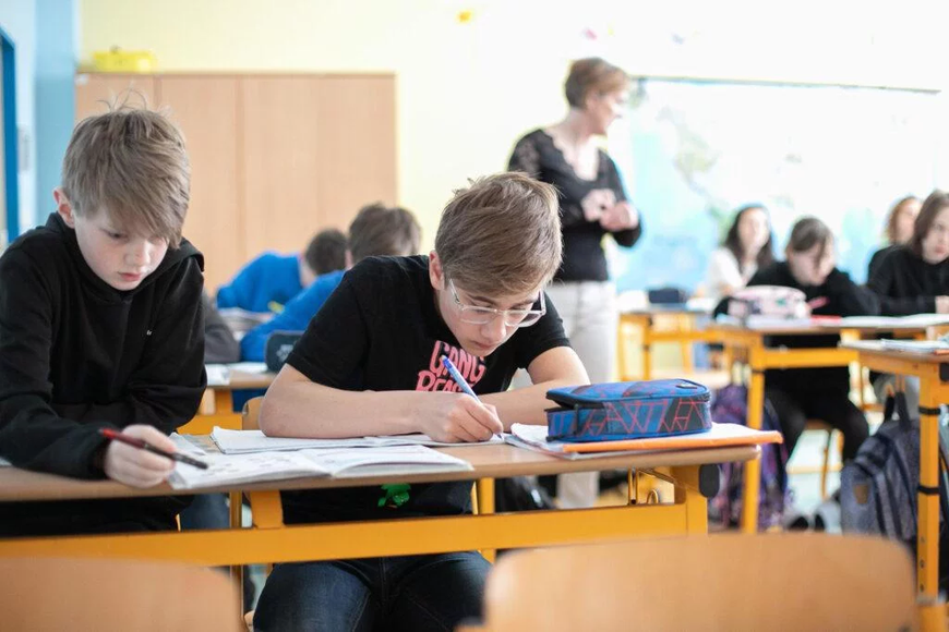 Z elitní školy školou pro všechny. Přijmout romské děti ze segregovaných tříd bylo dobré rozhodnutí, věří v Krnově