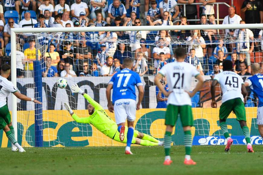 Video: Karviná vyloupila Ostravu. Ptáme se: měla kopat rozhodující penaltu?