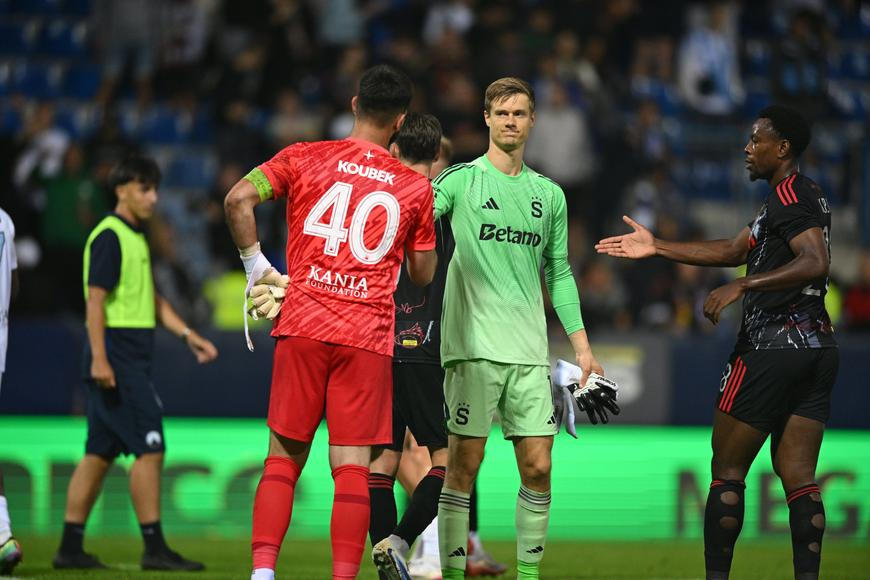 Video: Vindahlova frajeřina. Podívejte se, jak v pohodě je teď brankář Sparty