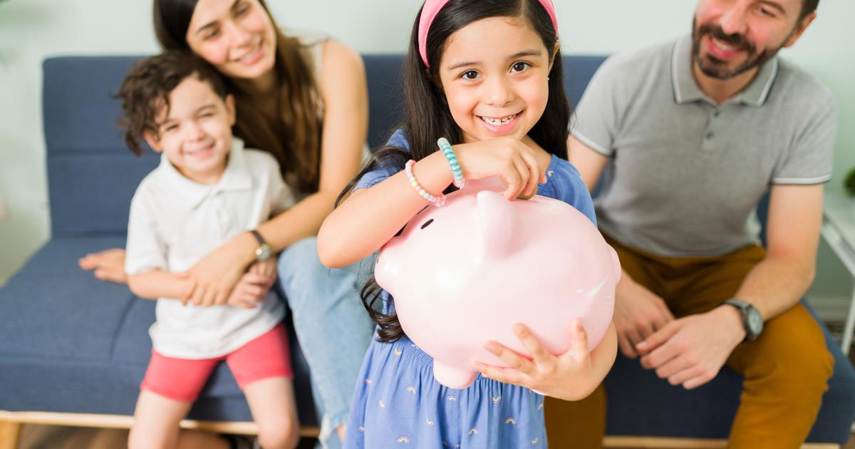Chlapci dostávají vyšší kapesné než dívky, rodiče je platí i pomocné práce. Jak v českých rodinách vzniká pay gap