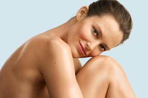 Weleda spojuje krásu a péči s respektem k přírodě. Využívá sílu čistě přírodních ingrediencí, šetrných k pokožce i planetě. Její produkty jsou BIO certifikované a tvořené tak, aby splňovaly ty nejvyšší standardy kvality.