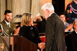 Předávání státních vyznamenání ve Vladislavském sále Pražského hradu. Státní vyznamenání obdržela Dana Drábová (in memoriam). Vyznamenání převzala přítelkyně Drábové.