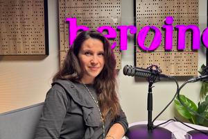 Lenka Simerská ve studiu podcastu Hlas Heroine