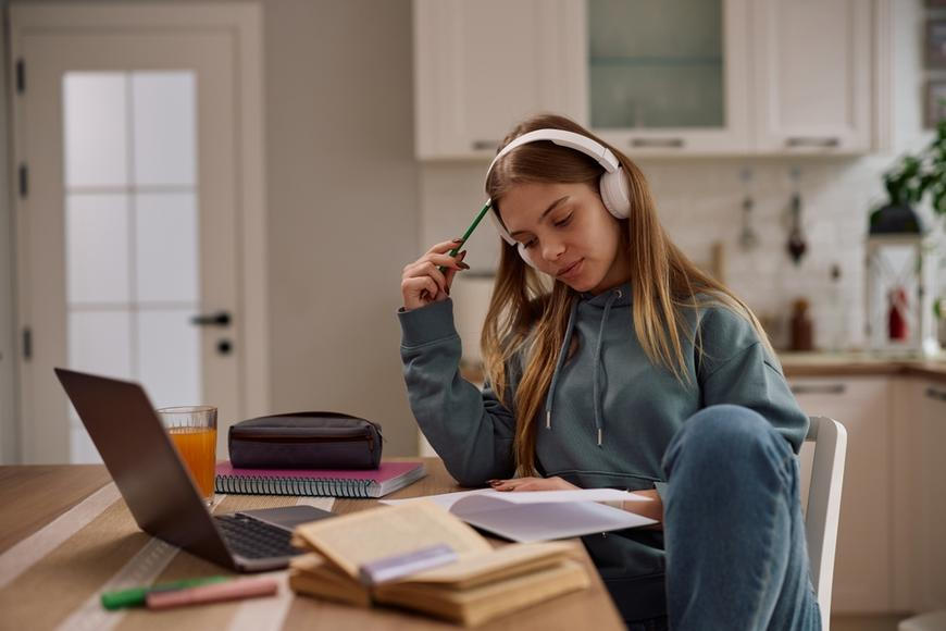 Listopad a prosinec jsou pro přípravu na přijímačky klíčové. Jak zvládnout testy Cermatu a nezruinovat rodinný rozpočet