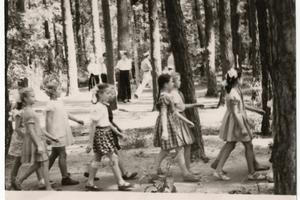 Pamatuju si z dětství, jak máma zmiňovala, že se v pubertě necítila jako holka. A u nás v rodině byly genderové role nestereotypní. Táta byl se mnou na rodičovské, zatímco máma šla do práce, což bylo v roce 96 dost radikální, říká Anna v rozhovoru se svojí matkou Dagmar. (ilustrační foto)