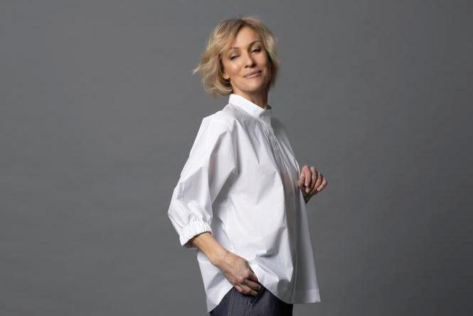 „Bílá košile je tak trochu naše posedlost,“ říká Alexandra Pavalová, polovina tvůrčího dua značky Timoure & Group.