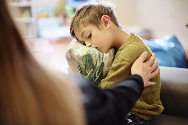 Týmy duševního zdraví cestují do rodin i do škol. Pomoc se k dětem dostane rychleji než v přetížených ambulancích dětských psychologů.