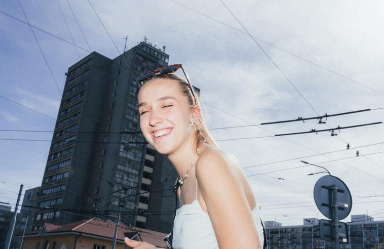 Příběh sociální pracovnice Adély Samkové z Pardubic je součástí série Heroine o mladých lidech.