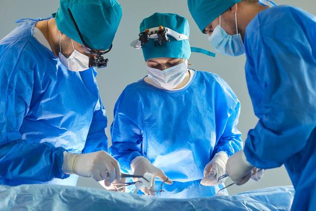 Problém spočívá i v samotném lékařském vzdělávání. Zatímco mužskému tělu věnuje medicína pozornost po desetiletí, ženská těla a jejich specifika zůstávají na okraji zájmu.