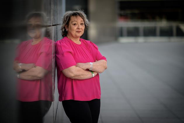Eva Danišová je uznávaná romská spisovatelka, nyní vyšel její první samostatný román, ve kterém se odráží i její životní příběh.