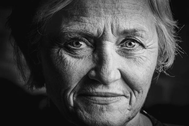 Nebude kam dát maminku, která už nezvládne žít sama? Nemá to být rodinný problém, nemá to být selhání dcery, píše v komentáři Šárka Homfray.