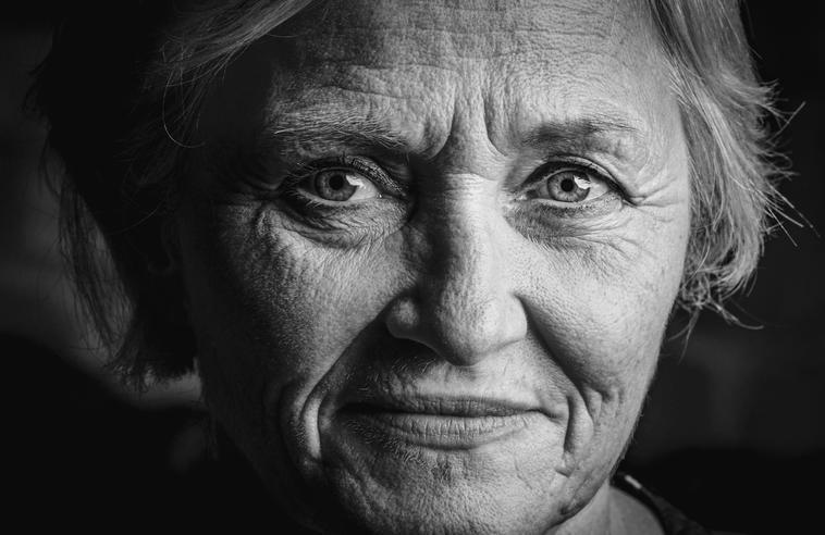 Nebude kam dát maminku, která už nezvládne žít sama? Nemá to být rodinný problém, nemá to být selhání dcery, píše v komentáři Šárka Homfray.
