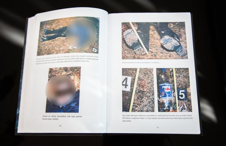 Fotografie z knihy Budějovická mordparta – Skutečné příběhy z jihu Čech jsme pro účely článku rozmazali. V knize jsou fotografie z místa otištěny tak, jak je policie zachytila.