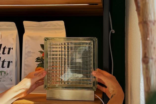 Stavební materiál se může proměnit v designovou lampičku.