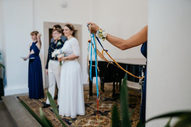 Pro jejich dceru bude kamarád, který daroval sperma, něco jako kmotr. Obě ženy ho vnímají jako důležitou osobu v jejich životě a s dcerou plánují vždycky otevřeně mluvit o tom, jakou roli v jejich rodině hraje.